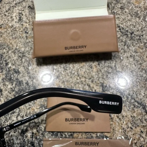 Burberry Classic Black Sunglasses - Picture 5 of 8